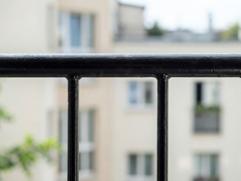 Farba do metalowych balustrad