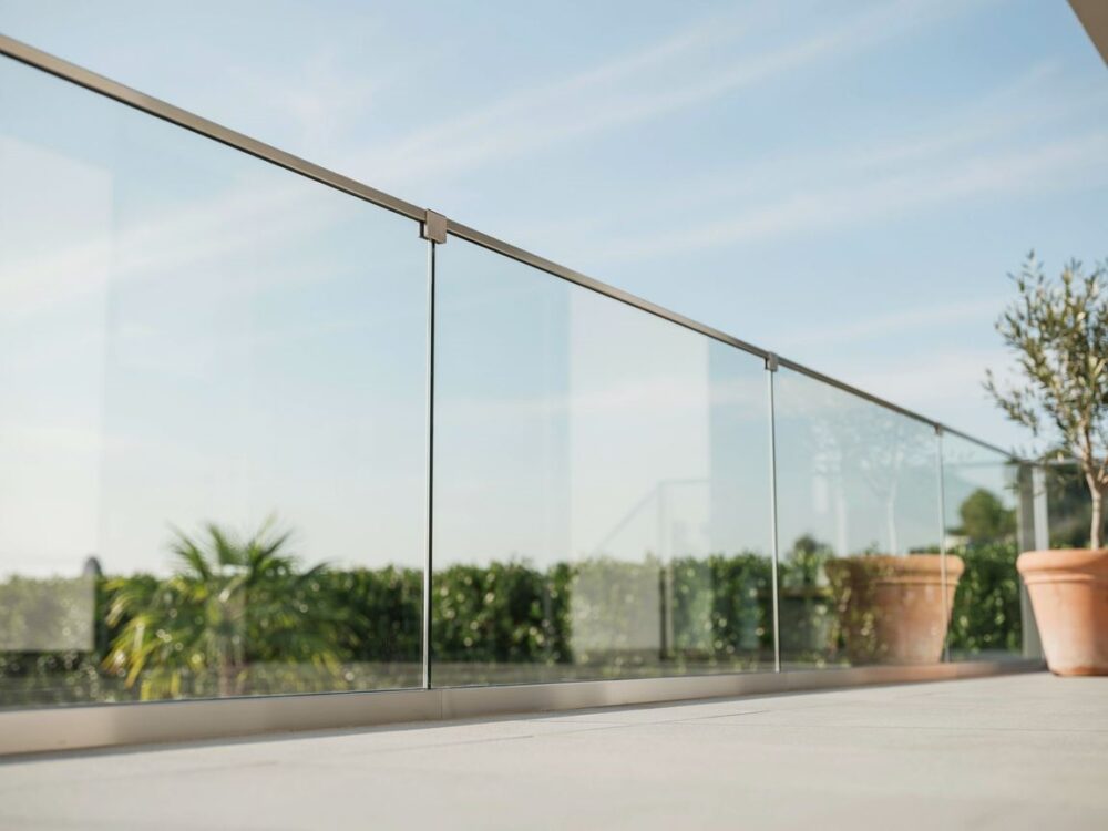 przykład balustrady szklanej
